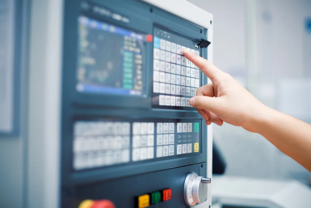 Hand auf dem Touchscreen